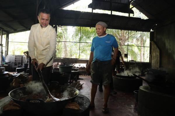 Kunjungi Rumah Produksi Dodol di Tanjungpura, Musa Rajekshah Harap UMKM Naik Kelas